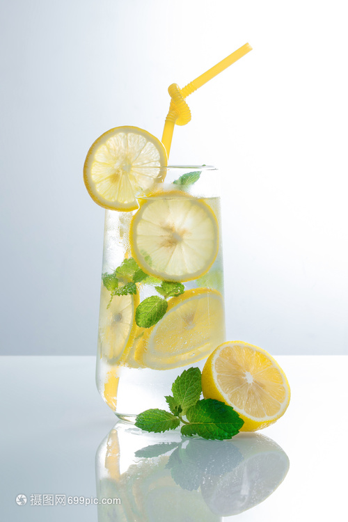 夏日冰爽檸檬水 解暑佳飲的清涼魅力